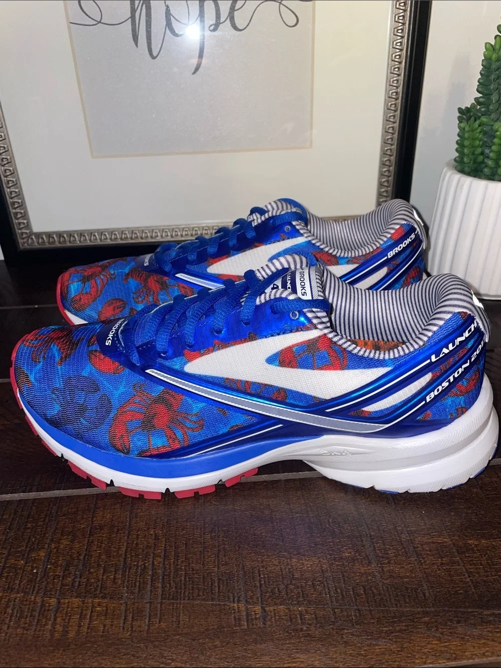 Brooks Limited Edition Lobster Print Launch 4 Boston 2017 Sneakers Size 7.5